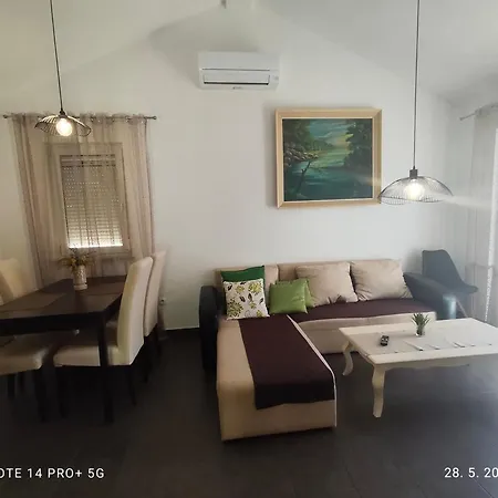 Apartment Medulin Konukevi 3*